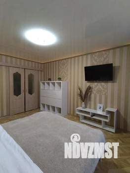 Студия квартира, посуточно, 35м2, 1/7 этаж