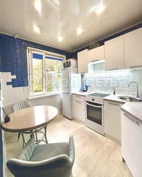 2-к квартира, вторичка, 44м2, 1/5 этаж
